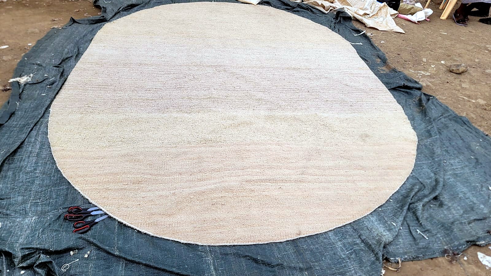 JHWC circular woven accent rug