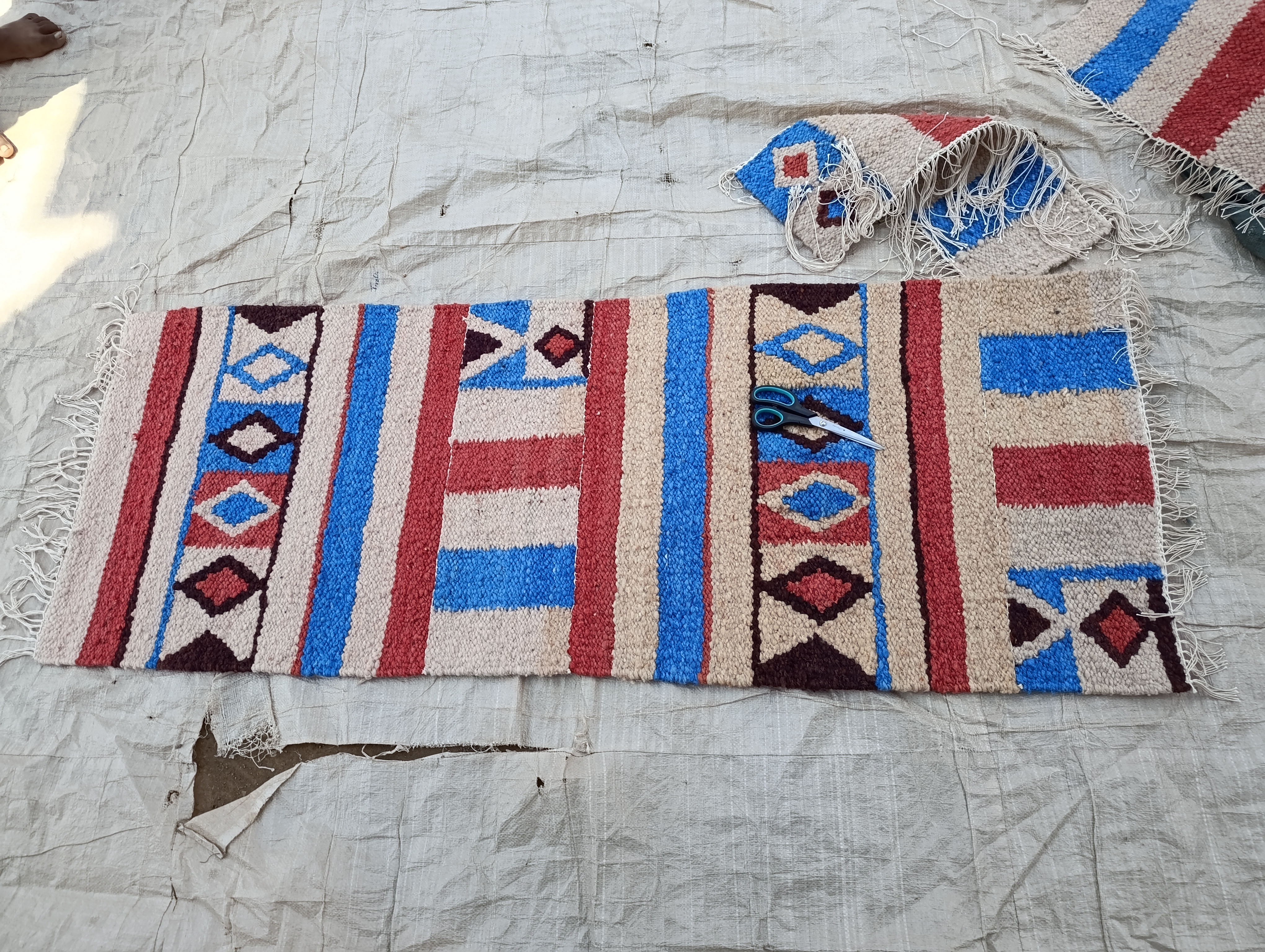 JHWC weaving a pouff stepwise